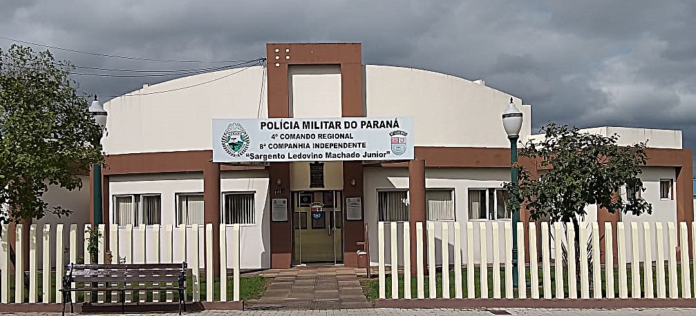 Dois furtos foram registrados pela Polícia Militar de Irati na segunda-feira.