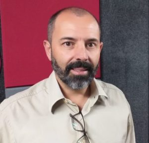 “Todos os procedimentos de tratamentos especiais passam pela auditoria e este caso chamou atenção e tomou repercussão, uma situação absolutamente diferente, uma menina muito jovem com obesidade extrema, entrei em contato com o médico especialista de cirurgia bariátrica, que é da nossa referência regional e ele aceitou o desafio. Ela veio encaminhada através de especialistas do Hospital Pequeno Príncipe que há vários anos tentavam tratar clinicamente a obesidade dela, inclusive com internamento”, relata Dr. Fabiano e lamenta o fato do tratamento clínico não ter tido sucesso.