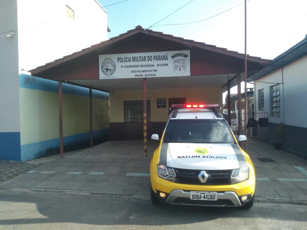 PM prendeu homem que atingiu golpes de faca em morador de Rio Azul