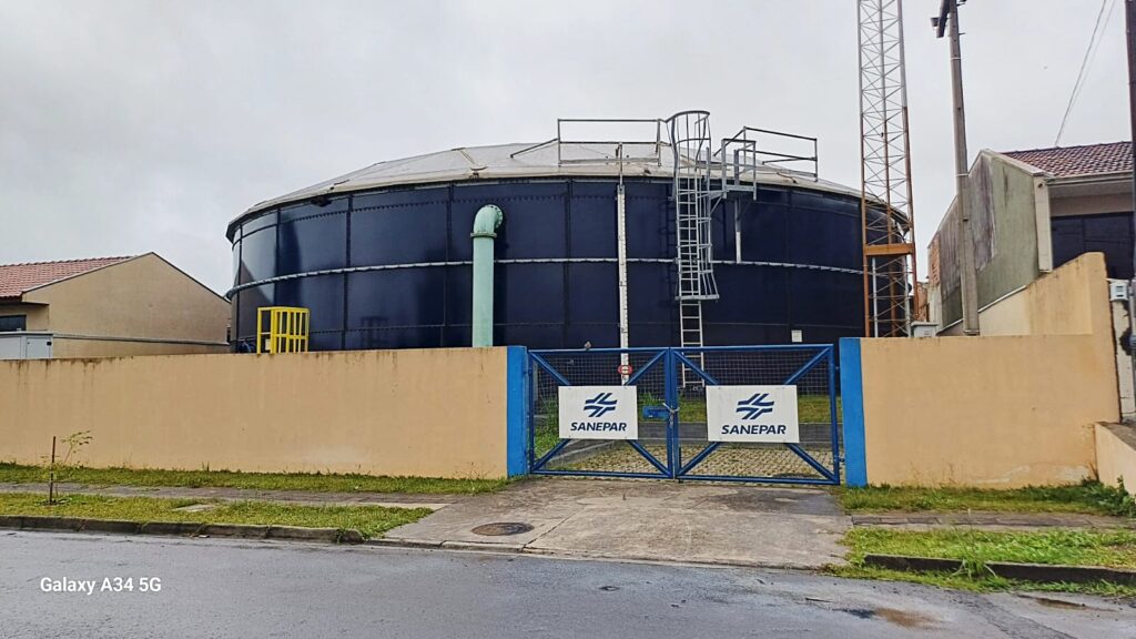 Imagem mostra reservatório de água na Vila São João, em Irati