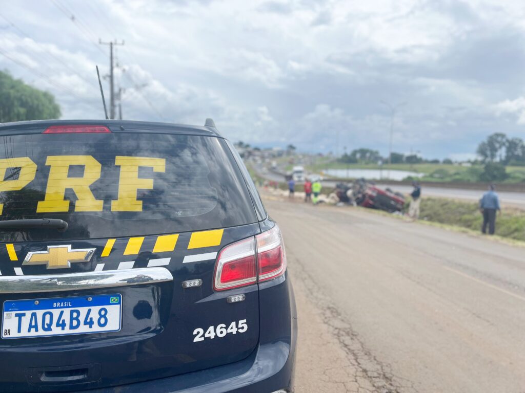 Motorista morre após caminhão tombar na BR-277, em Guarapuava