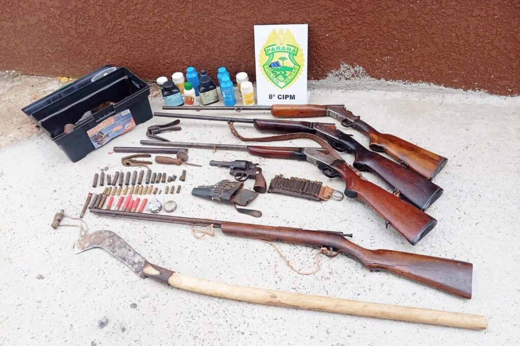 Homem ameaça agredir filha com uma foice