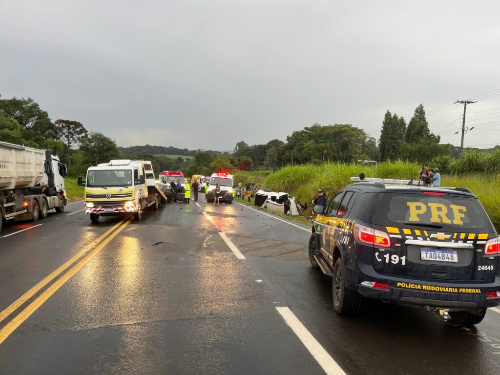 Colisão entre dois carros deixou um morto e dois feridos na BR-373, em Prudentópolis