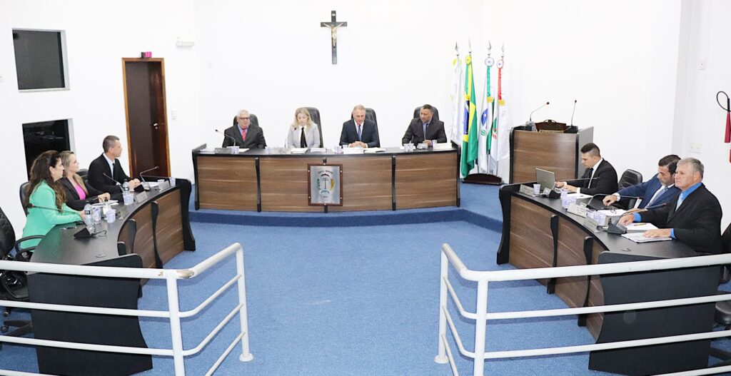 Pedido de instauração de processo de impeachment contra o prefeito Emiliano Gomes foi negado por unanimidade pelos vereadores
