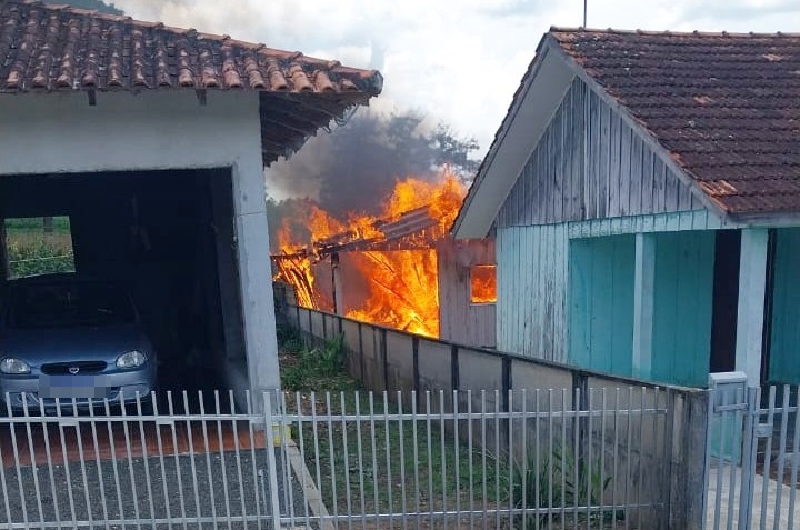 Residência foi destruída após incêndio no dia 12 de fevereiro