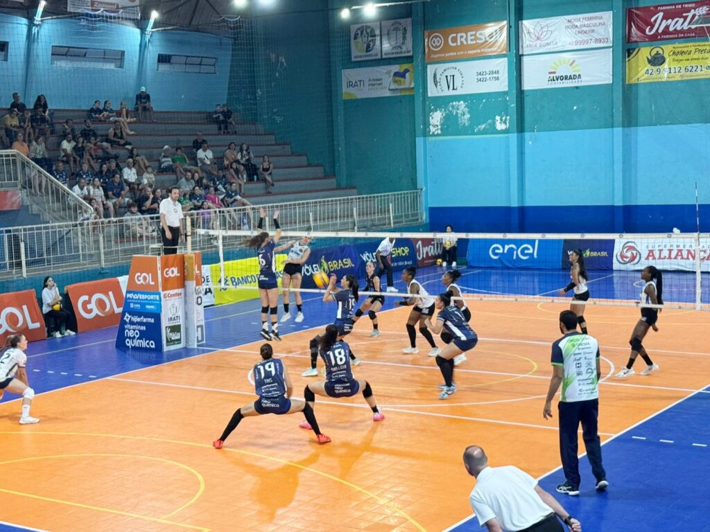 Imagem mostra ponto do jogo entre Irati e Louveira pela 8ª rodada da Superliga B de Vôlei Feminino