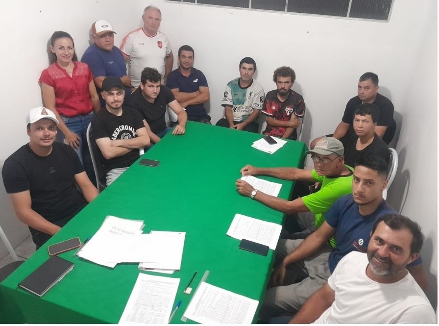 Imagem da reunião que definiu o regulamento da Copa Fernandes Pinheiro de Futebol