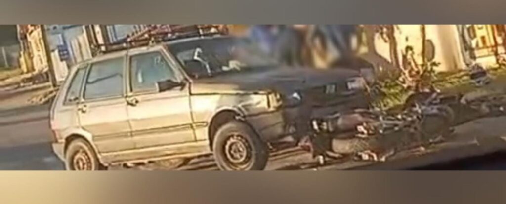 Colisão entre Fiat Uno Mille e moto ocorreu no perímetro urbano da BR-153, em Irati, na tarde de quarta-feira.