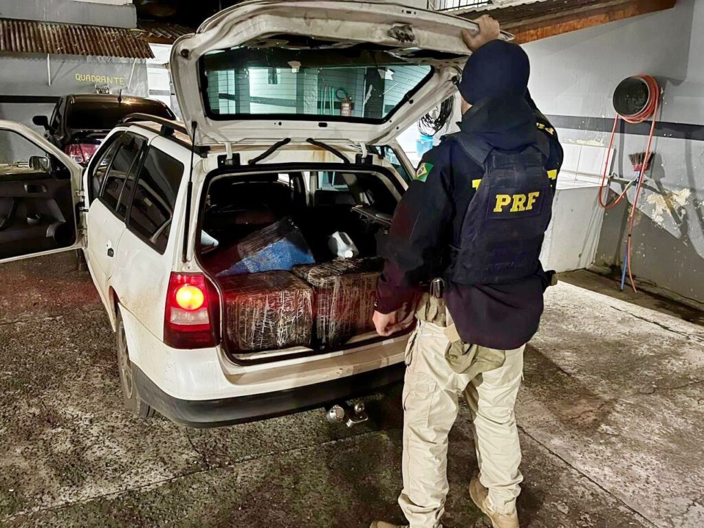 PRF localizou drogas em carro abordado na BR-277, em Irati