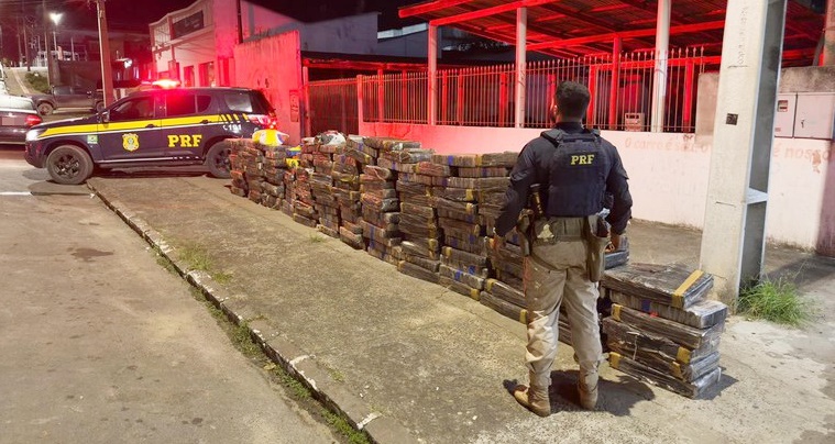 PRF apreendeu quase duas toneladas de maconha na BR-476, em São Mateus do Sul