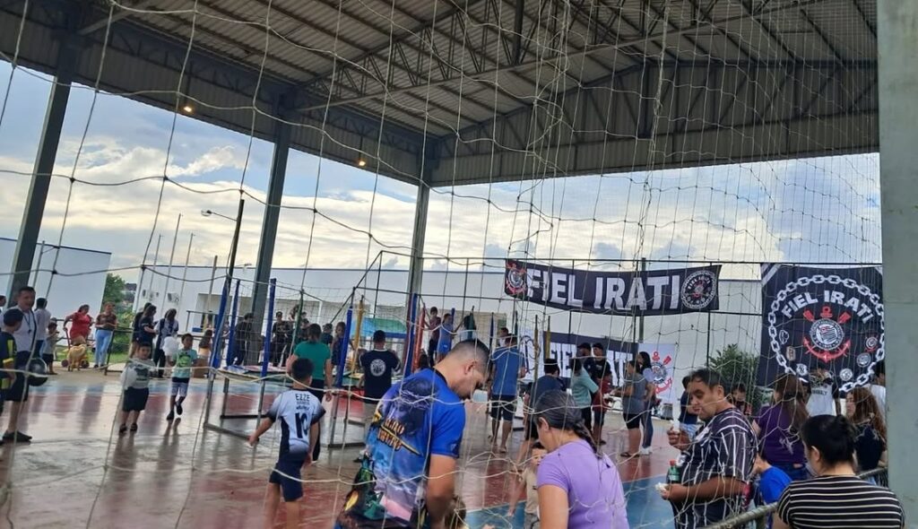 Ação social da Fiel Irati foi realizada no CEU das Artes, no dia 19 de abril, véspera de Páscoa