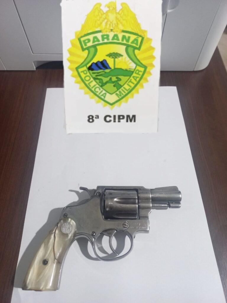 PM prendeu homem por posse irregular de arma de fogo em Irati. Foto: PM/Divulgação