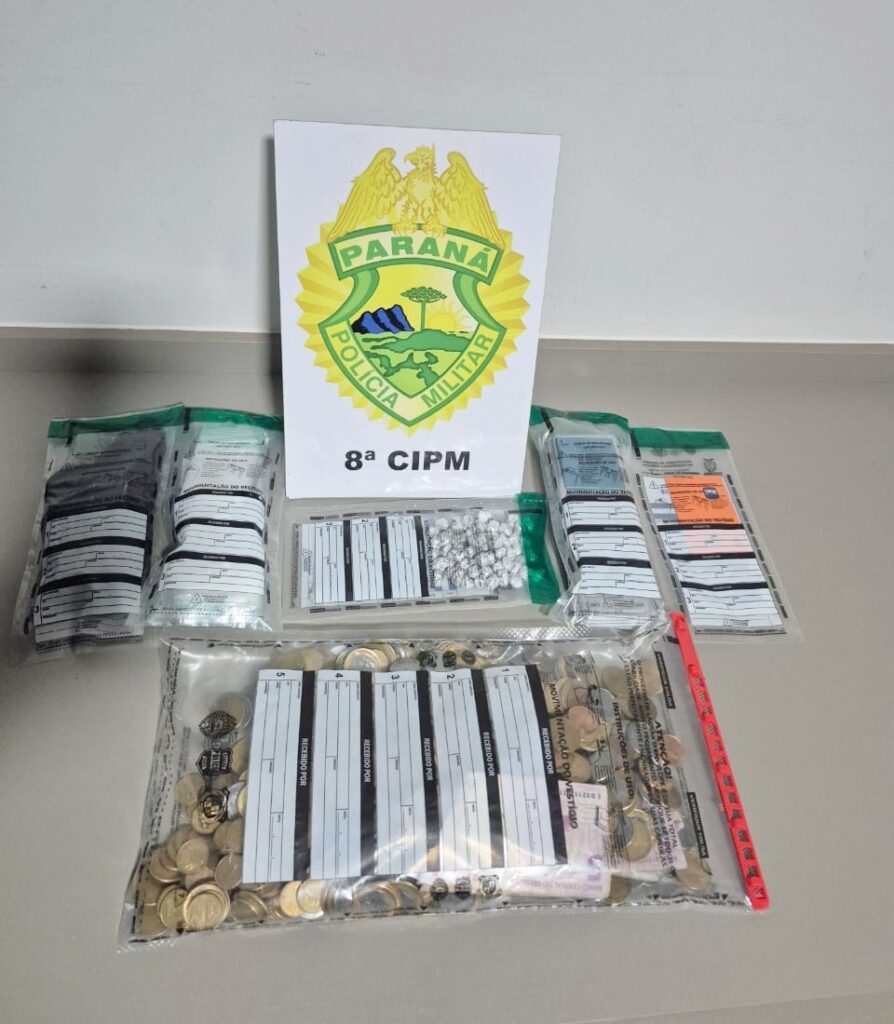 Policiais apreenderam drogas, um pacote com dinheiro e outros objetos em residência na Vila Nova, em Irati