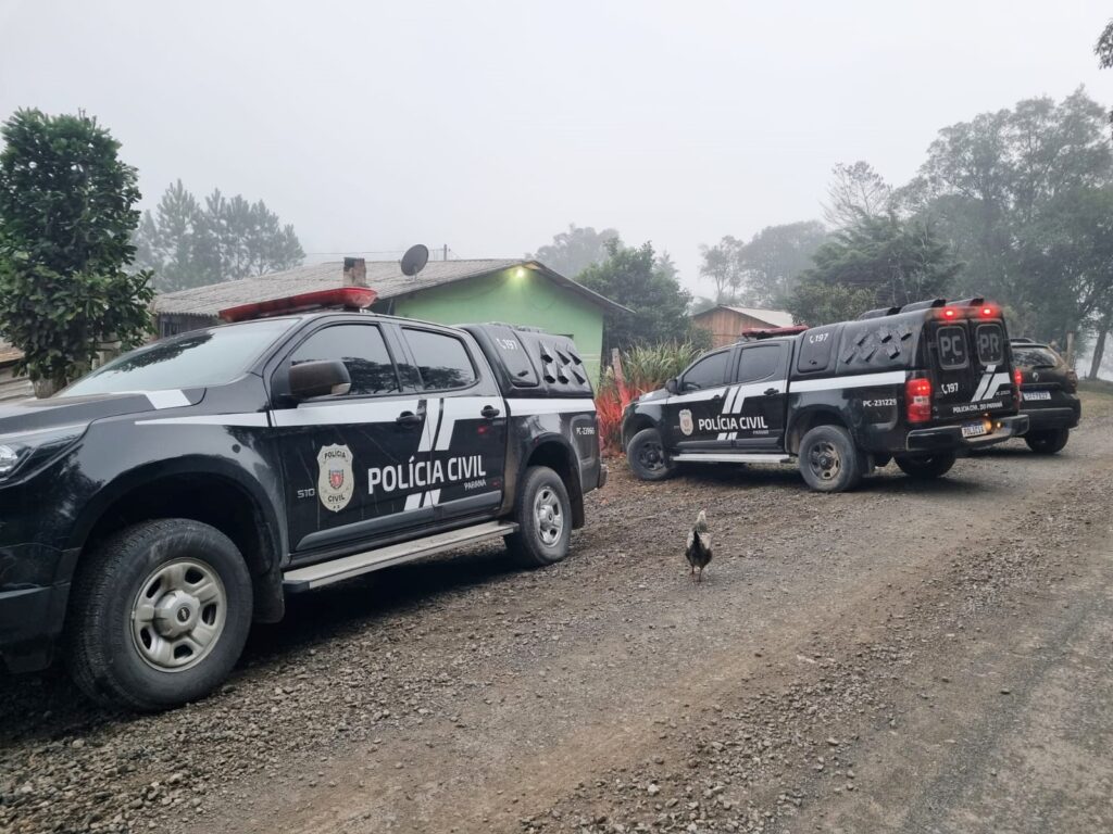 Policiais de Rebouças, Irati e Palmeira cumpriram mandados de prisão e busca e apreensão no interior de Rebouças na manhã desta quinta-feira