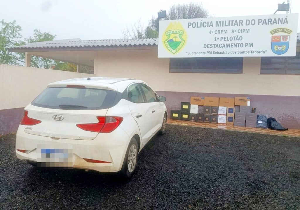 PM localizou garrafas de vinho, produtos eletrônicos e anabolizantes em veículo Hyundai HB20 abordado em Inácio Martins.