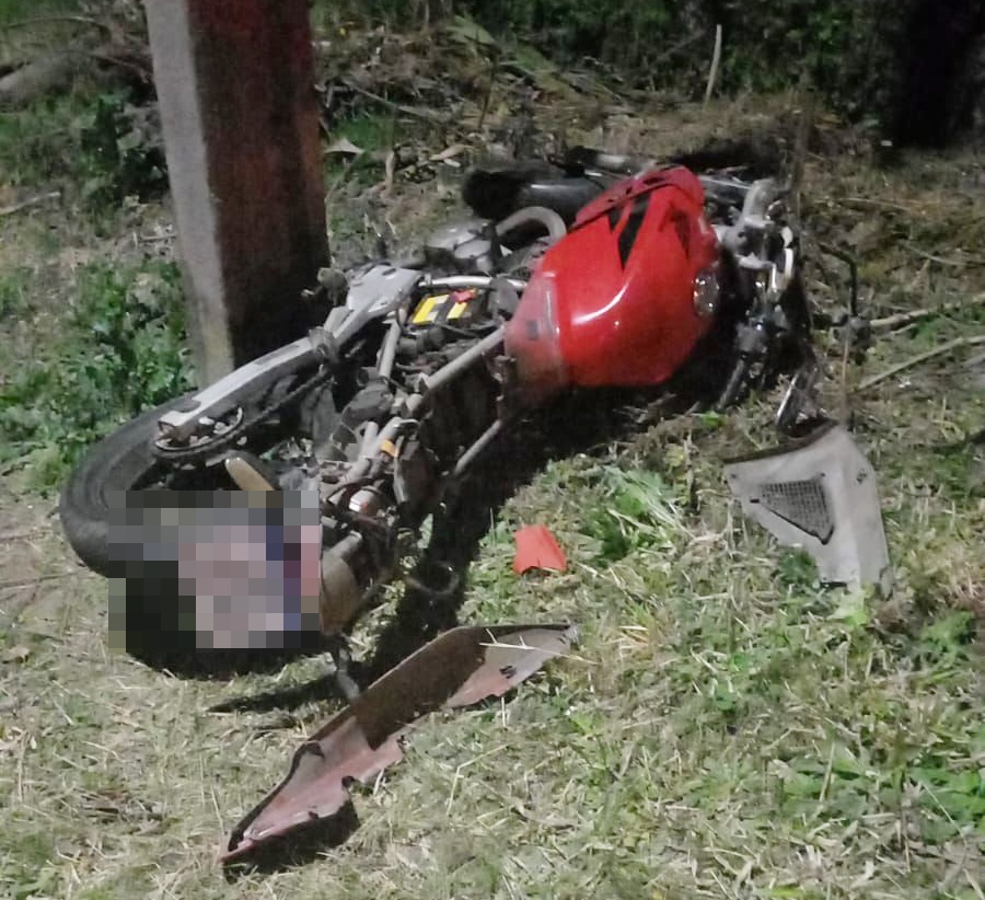 Motociclista sofreu ferimentos graves após acidente na BR-153, em Irati.