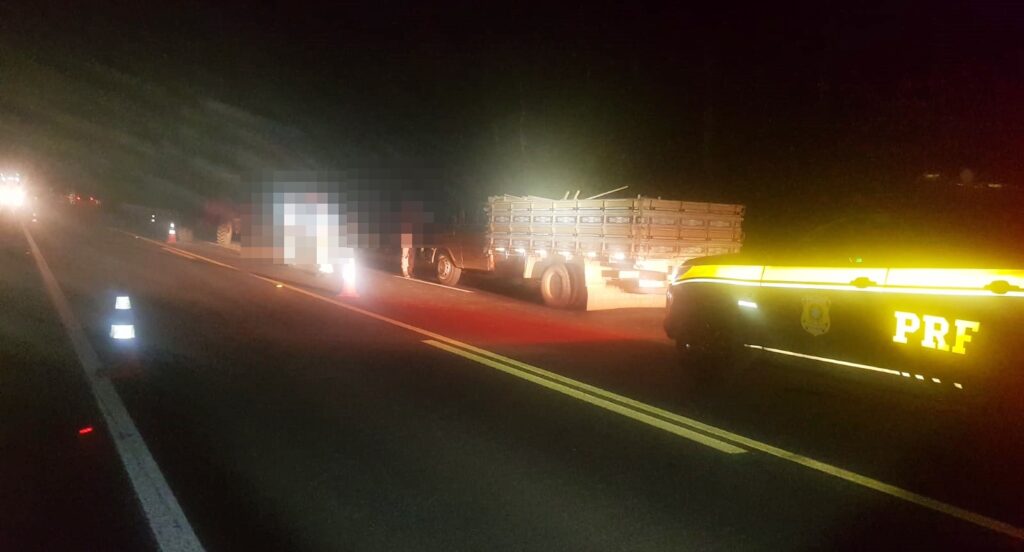 Caminhonete colidiu na traseira de um trator na BR-373, em Guamiranga