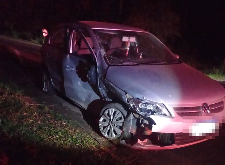 Dois ocupantes do Gol ficaram feridos após acidente na PR-438, em Fernandes Pinheiro